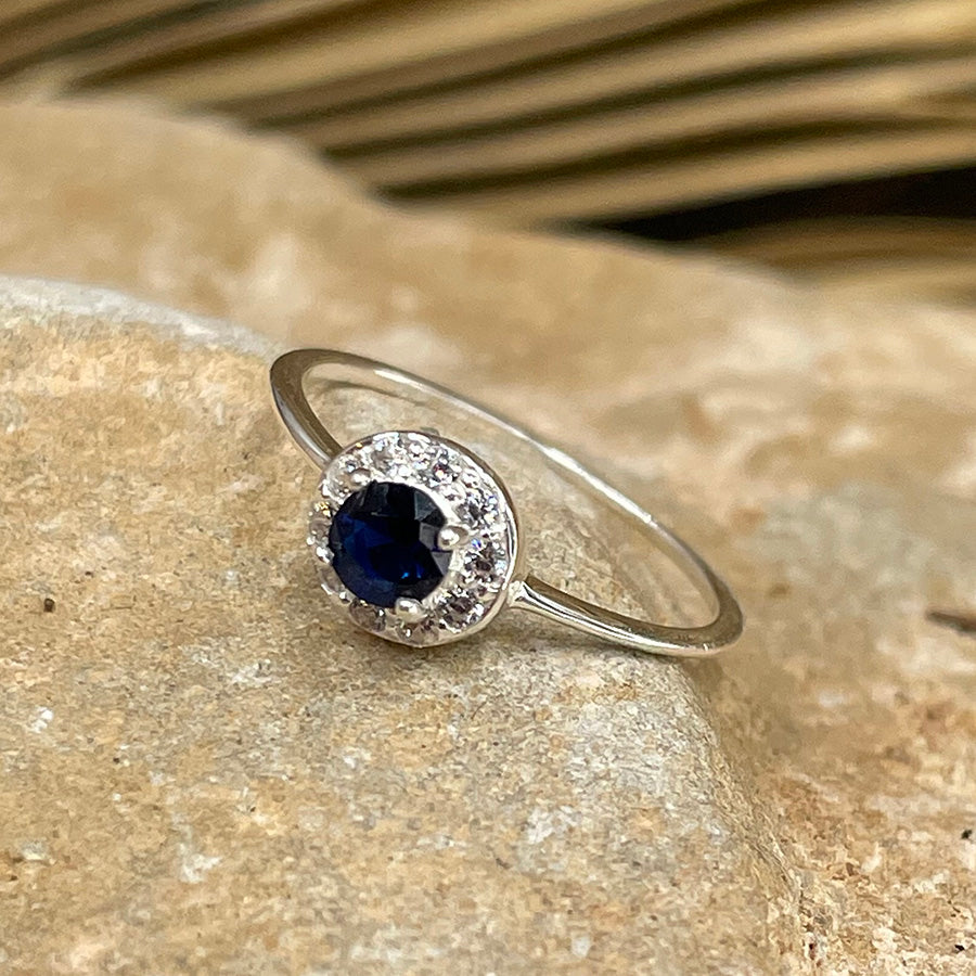 Bague femme MIDNIGHT IS MINE – argent 925, cabochon façon saphir et zircons façon diamant en halo