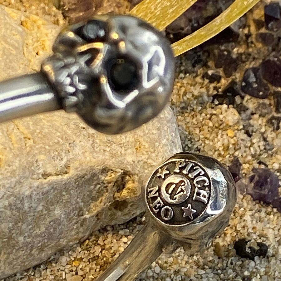 Jonc homme DUALITY – argent 925, têtes de mort et étoile gravée