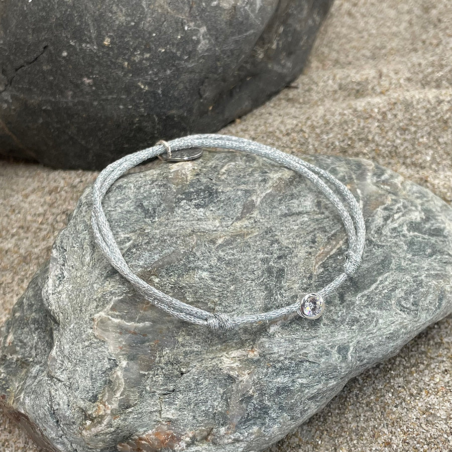SHIMMER BRACELET CORDON SCINTILLANT MOKUBA® ARGENT PAILLETÉ AVEC PENDENTIF SOLITAIRE EN ZIRCON ET ARGENT 925