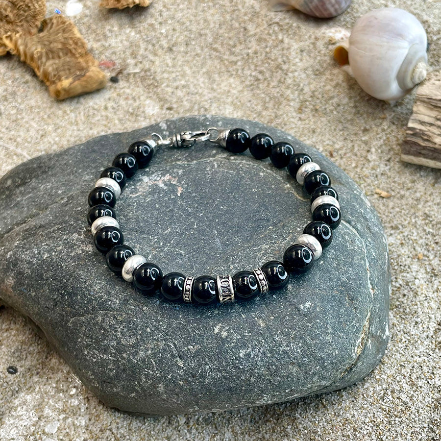 Bracelet homme BAD HABIT – perles d’onyx 8 mm, donut signature, fermoir mousqueton et argent 925