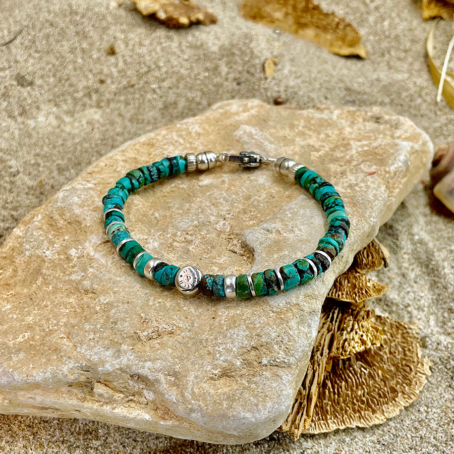 TAO BRACELET SURFEUR EN PERLES HEISHI DE TURQUOISES NATURELLES AVEC INTERCALAIRES ET FERMOIR EN ARGENT 925