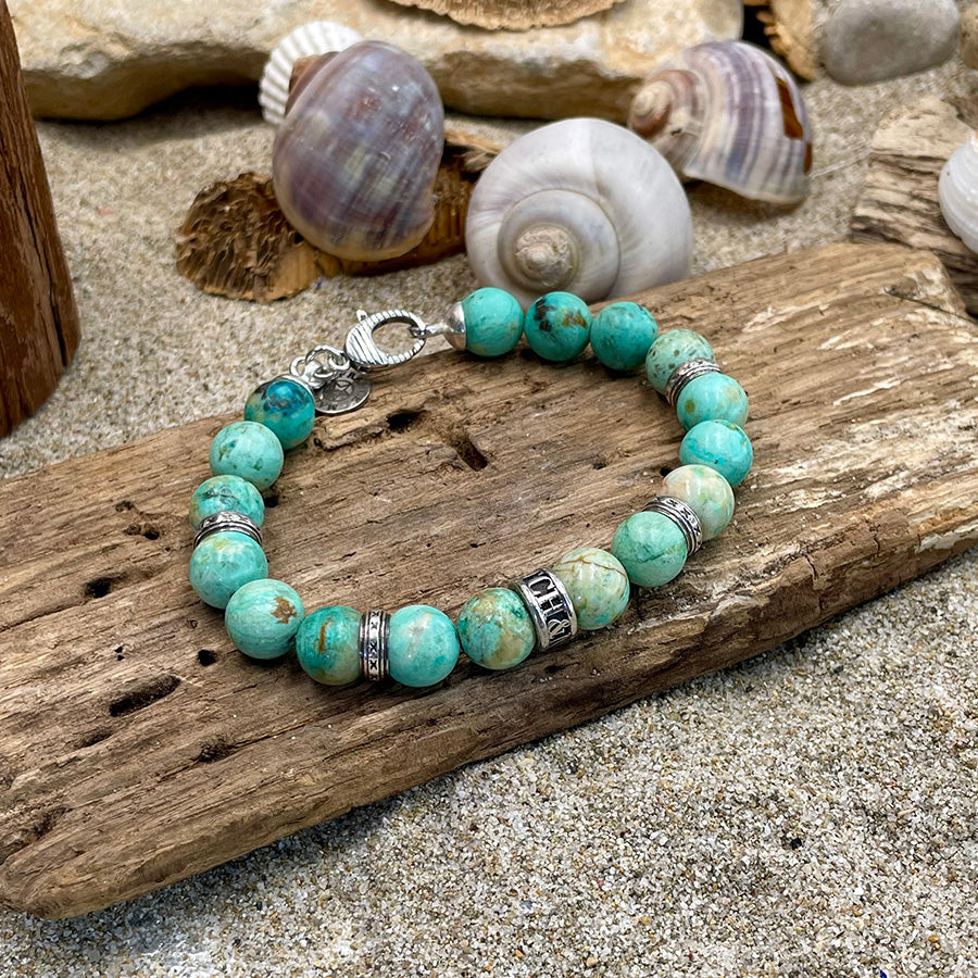 Bracelet homme AQUAHOLIC – perles de turquoise du Pérou 10 mm, donut central, fermoir mousqueton oversize strié et argent 925