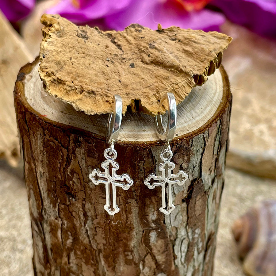 Boucles d’oreilles femme DIVINE TROUBLE – créoles pendentif croix ajourée argent 925