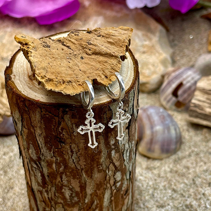 Boucles d’oreilles femme DIVINE TROUBLE – créoles pendentif croix ajourée argent 925
