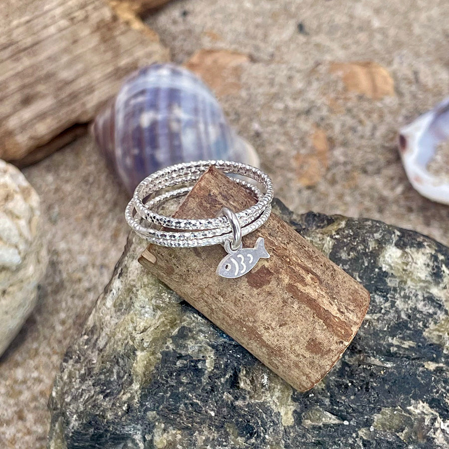 Bague femme LICK MY FISH – argent 925 et pendentif poisson gravé, multi-anneaux facettés