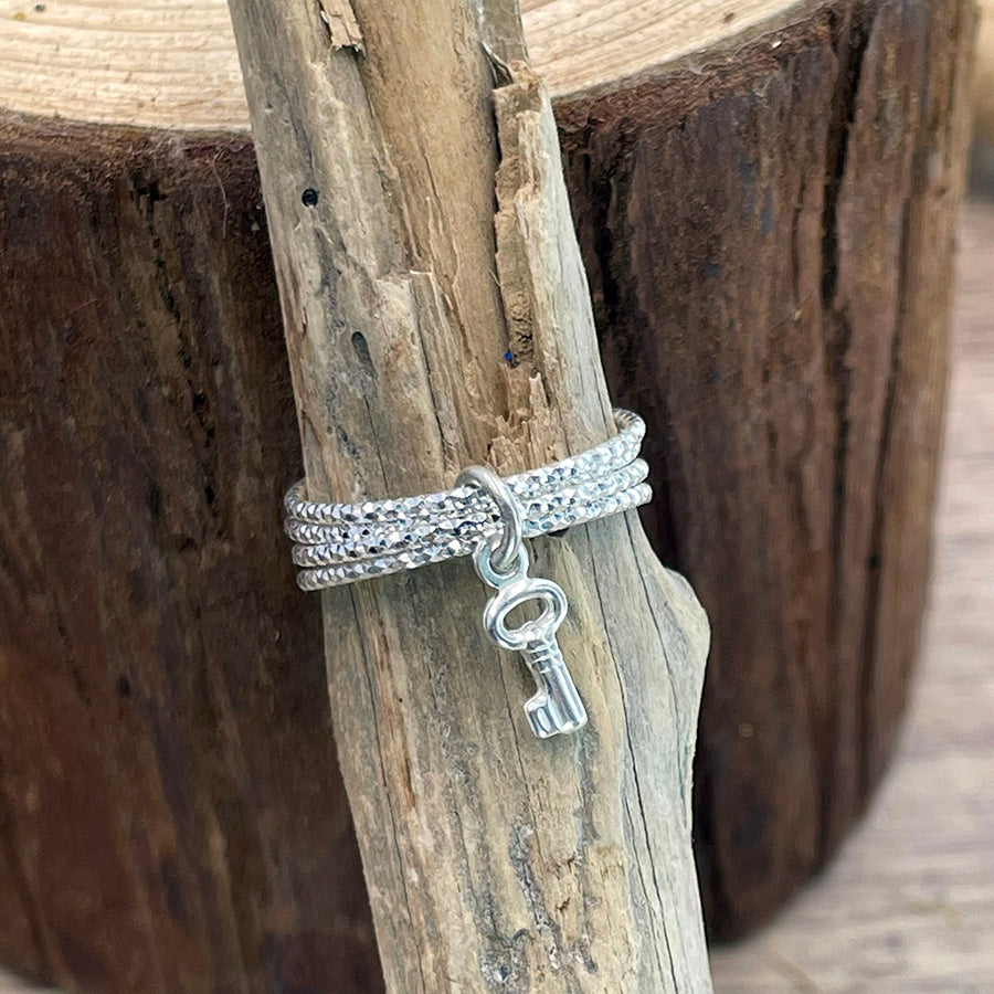 Bague femme UNLOCK MY HEART CHÉRI – argent 925 et pendentif clé, multi-anneaux facettés