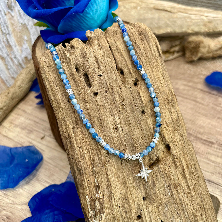 Collier femme NORTH LUST – perles de cyanite facettée et étoile du Nord pavée en argent 925
