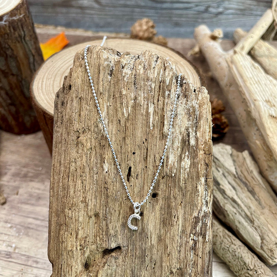 Collier femme CALL ME BY YOUR LETTER – pendentif initiale personnalisable pavée zircons et chaîne boules facettées scintillantes en argent 925