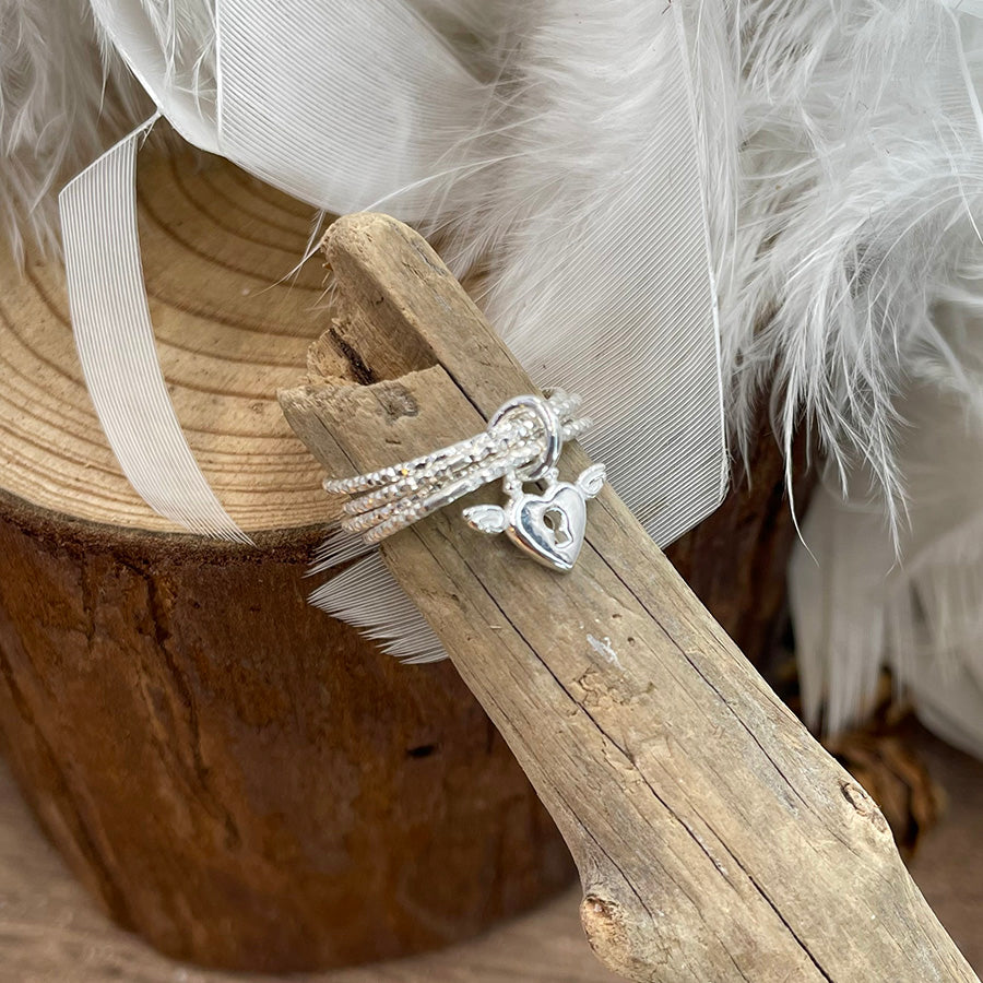 Bague femme SHUT UP & LOVE ME – argent 925 et pendentif cadenas cœur ailé, multi-anneaux facettés