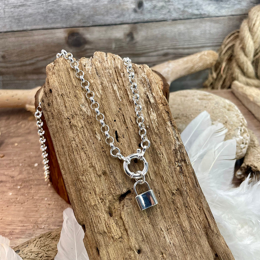 Collier femme ENTRY DENIED, SWEETIE – chaîne jaseron massive en argent 925, pendentif cadenas plein 20 mm, fermoir bouée bijou.