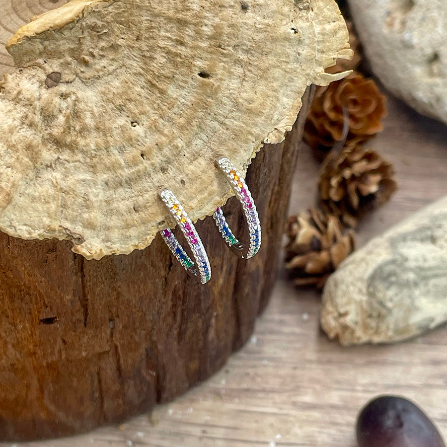 Boucles d’oreilles femme GOD SAVE THE GLITTER – créoles 20 mm pavées de zircons multicolores et argent 925