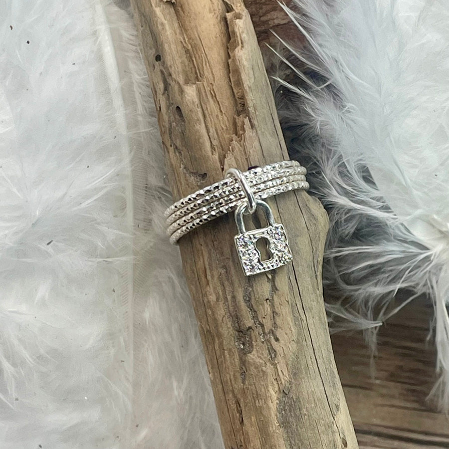 Bague femme COLD AS ICE CHÉRI – argent 925, cadenas pavé et multi-anneaux facettés