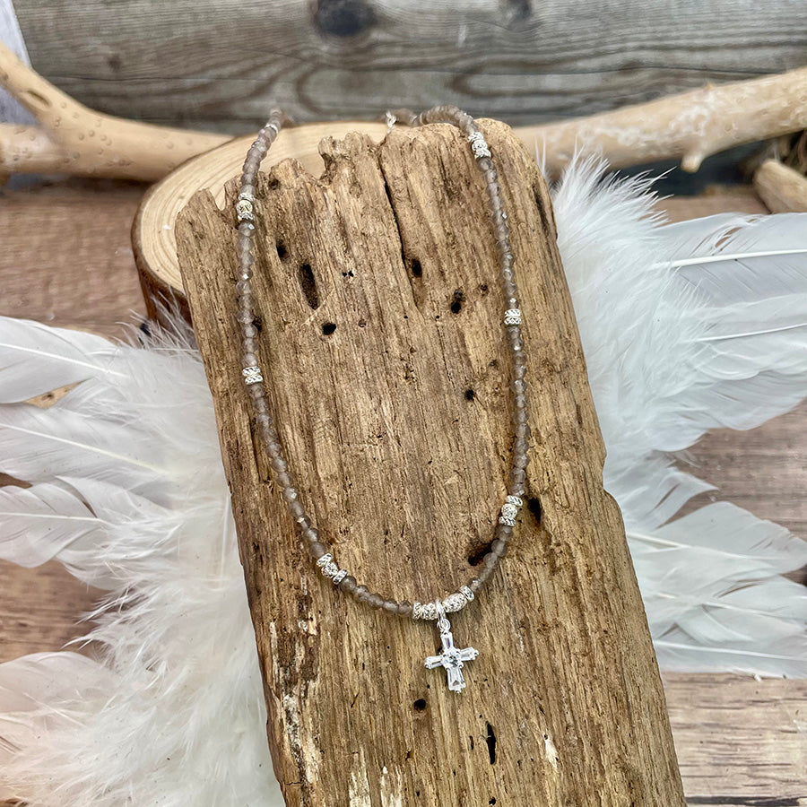 Collier femme FALL FROM GRACE, SISTER! – perles de quartz fumé, croix pavée en zircons façon diamant et argent 925