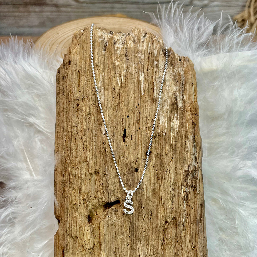 Collier femme CALL ME BY YOUR LETTER – pendentif initiale personnalisable pavée zircons et chaîne boules facettées scintillantes en argent 925