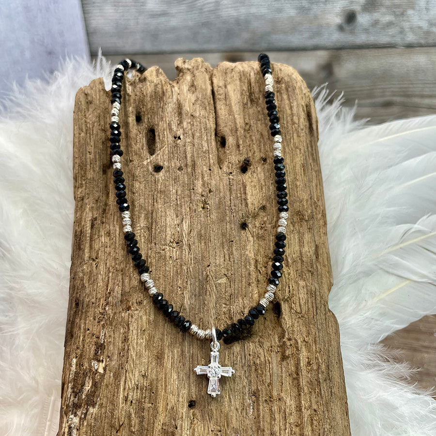 Collier femme BLESS MY CHAOS, ANGEL – perles de spinelle noir, croix zircon baguette et perles diamantées argent 925