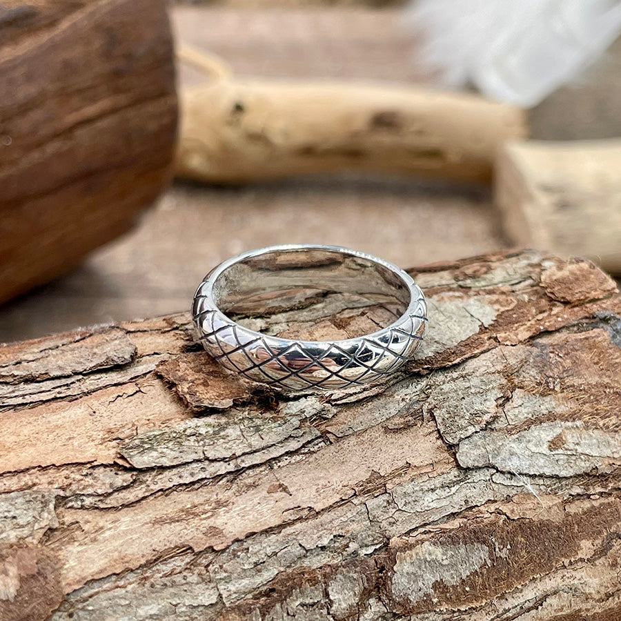 Bague femme LICK MY SIN – anneau bombé en argent 925 motif peau de serpent