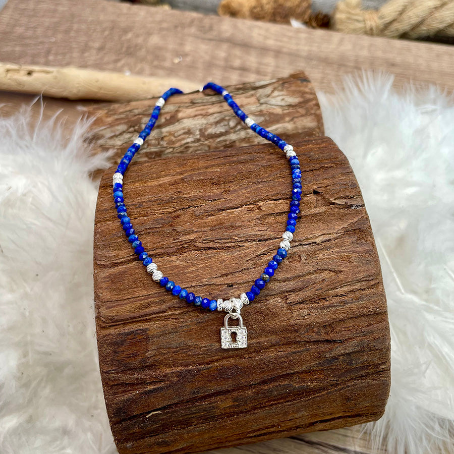 Collier femme DO NOT UNLOCK – perles de lapis lazuli, cadenas zircon et perles diamantées argent 925