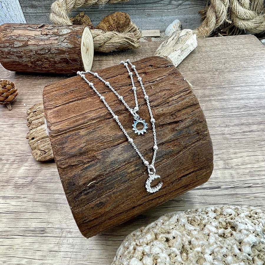 Collier femme SHINE & BURN GIRL – double rang lune pavée de zircons façon diamant & soleil ajouré miroir, chaînes forçat perles alternées en argent 925