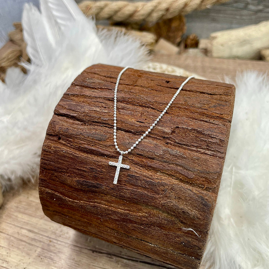 Collier femme TOO MUCH IS NEVER ENOUGH – chaîne boules facettées scintillantes, pendentif croix oversize zircons et argent 925