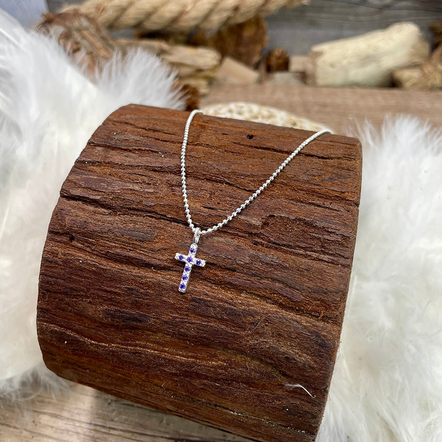 Collier femme VIOLET’S GOT A SECRET – pendentif croix pavée zircons façon améthyste et chaîne boules facettées scintillantes en argent 925