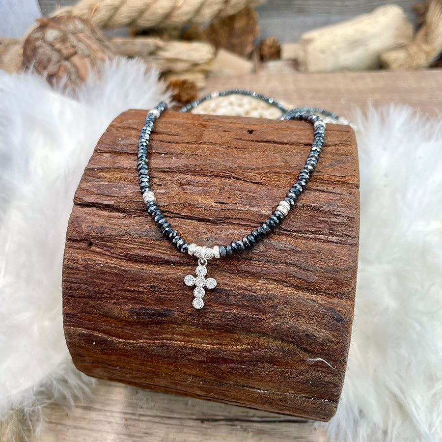 Collier femme SAINT? NOT REALLY. – perles d’hématite facettées, croix pavée de zircons, argent 925