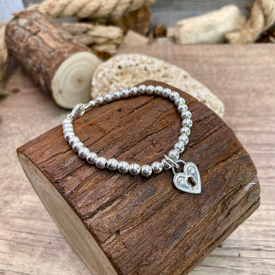 Bracelet femme LOCKED ON ME – perles boules 5 mm en argent 925 & pendentif cadenas cœur oversize
