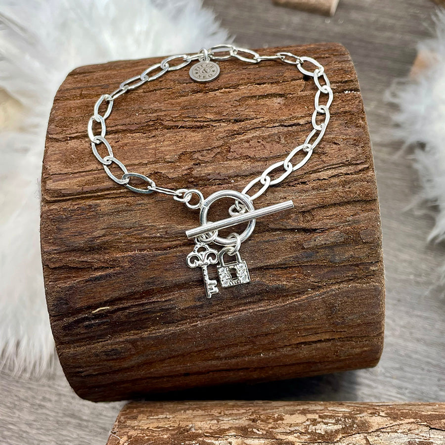 Bracelet femme HOLD-UP HONEY – chaîne ovale plate, fermoir toggle XL, pendentifs clé & cadenas pavé, argent 925