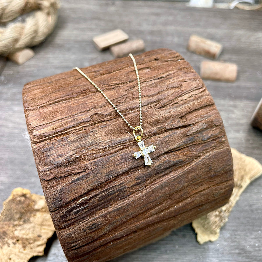 Collier femme SPARK MY CROSS – croix art déco pavée de zircons et chaîne boules facettées scintillantes en argent 925 plaqué or 24K