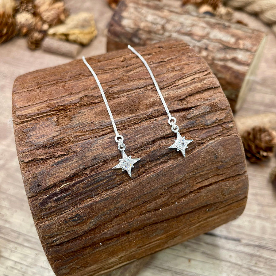 Boucles d’oreilles femme STAR ME IF YOU CAN pendantes sur chaînes à enfiler – pendentifs étoiles polaires serties de zircons et argent 925