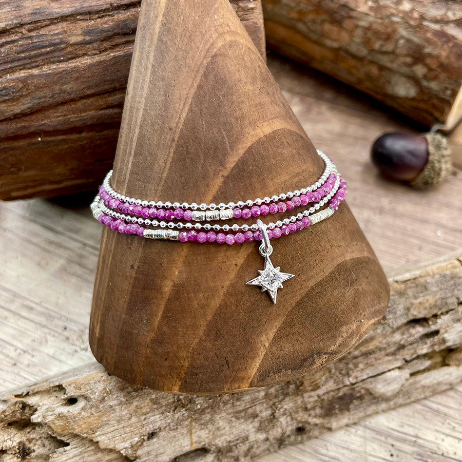 Bracelet femme multi-rang TASTE MY RUBY STAR – perles de rubis, pendentif étoile du Nord zircon et argent 925