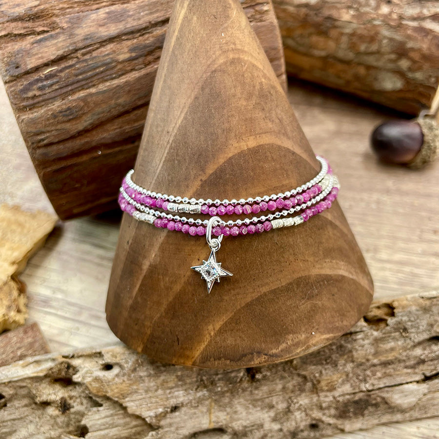 Bracelet femme multi-rang TASTE MY RUBY STAR – perles de rubis, pendentif étoile du Nord zircon et argent 925