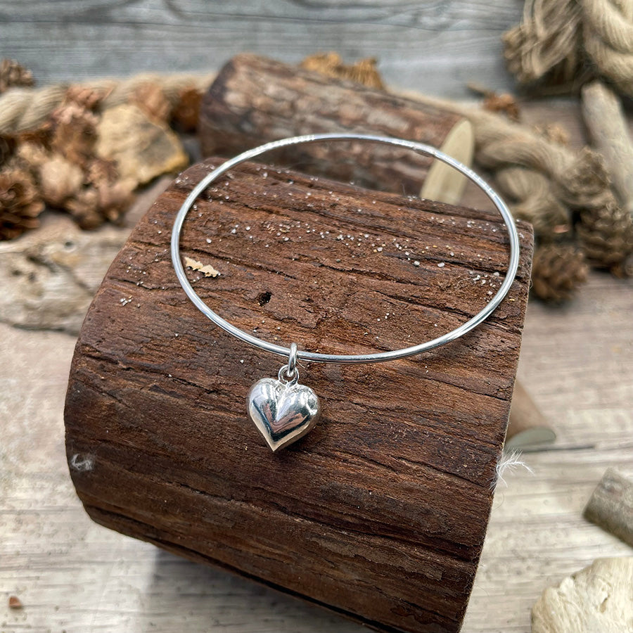 BEAUTIFUL MESS BRACELET JONC AVEC PENDENTIF CŒUR BOMBÉ MASSIF EN ARGENT 925