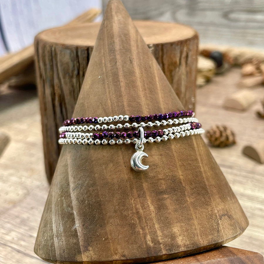 Bracelet femme multi-rang MOON ME IF YOU CAN – perles de cristal irisé violet, pendentif lune bombée et argent 925
