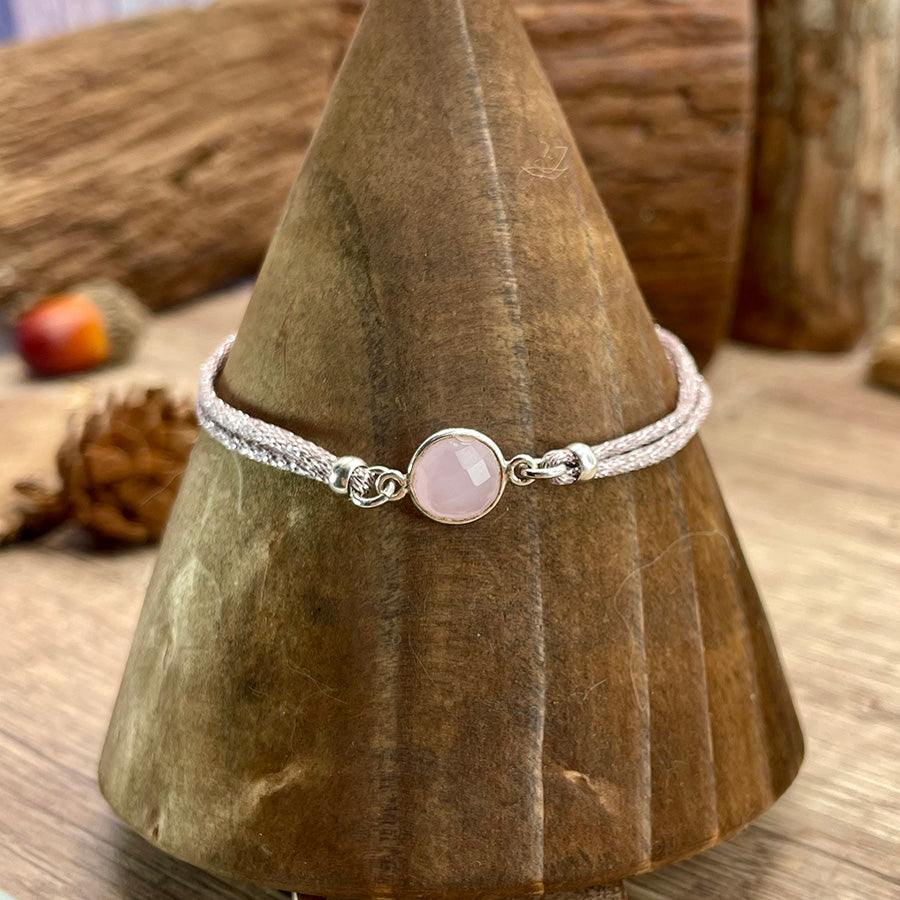 PINK KINGDOM BRACELET CORDON SCINTILLANT MOKUBA ROSE ET PENDENTIF INTERCALAIRE CABOCHON EN QUARTZ ROSE ET ARGENT 925