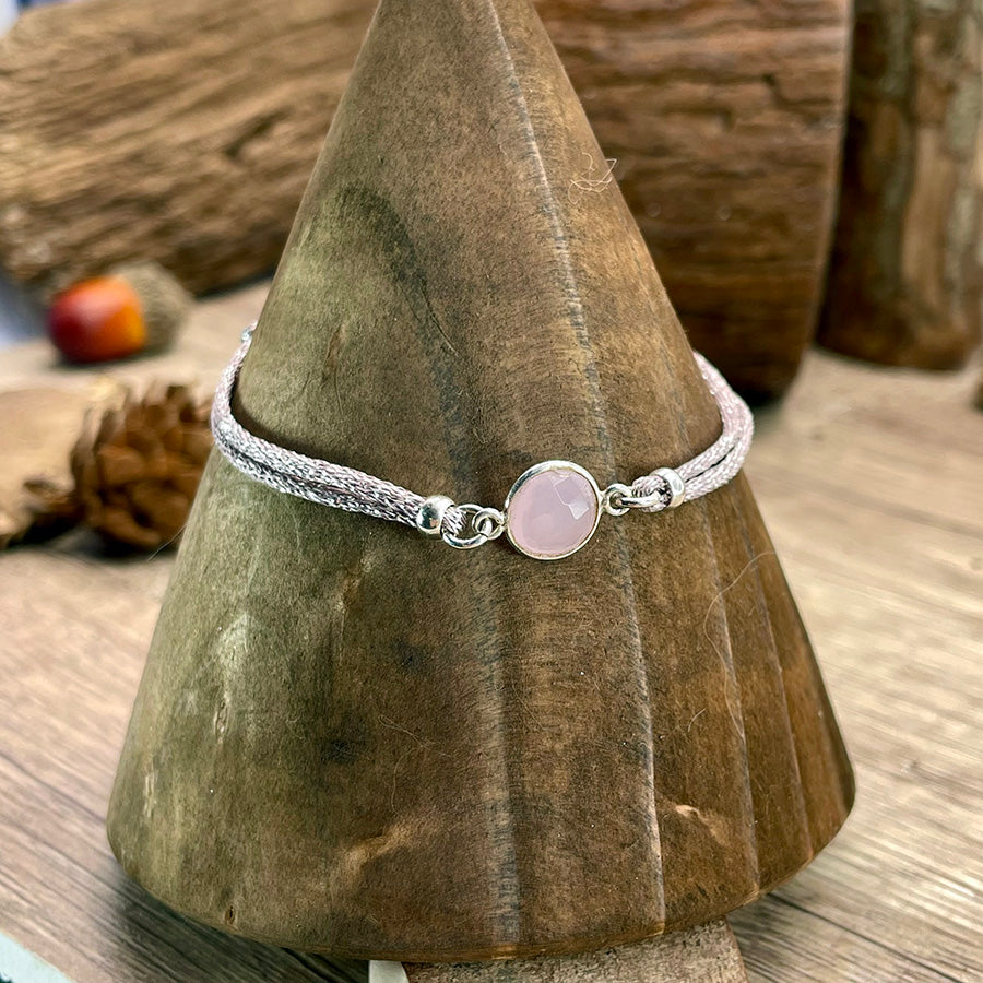 PINK KINGDOM BRACELET CORDON SCINTILLANT MOKUBA ROSE ET PENDENTIF INTERCALAIRE CABOCHON EN QUARTZ ROSE ET ARGENT 925