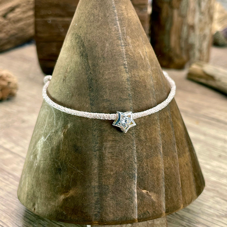 NOVA STARDUST BRACELET CORDON SCINTILLANT MOKUBA® AVEC PENDENTIF ZIRCON TAILLÉ EN ÉTOILE ET ARGENT 925