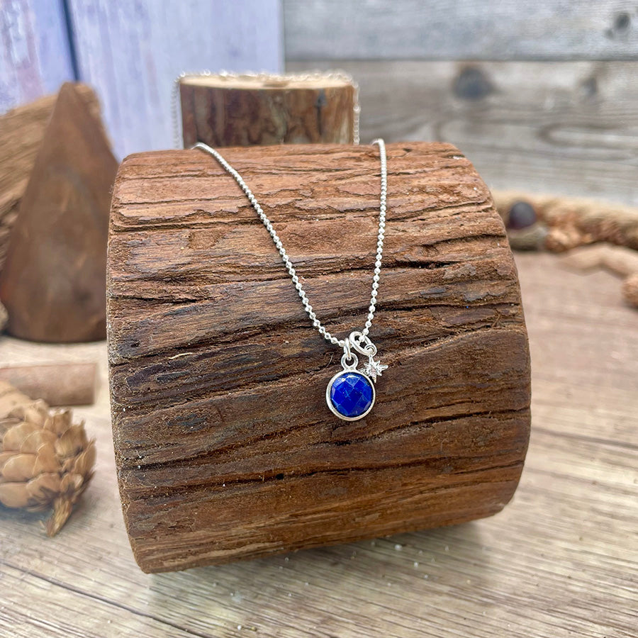 Collier femme CELESTIAL WISH – cabochon lapis-lazuli et étoile polaire zircons, chaîne boules facettées argent 925