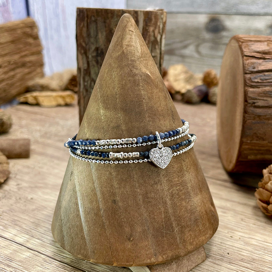 Bracelet femme NO HEART LEFT TO BREAK – multi-rangs en perles de saphir, cœurs pavés & argent 925