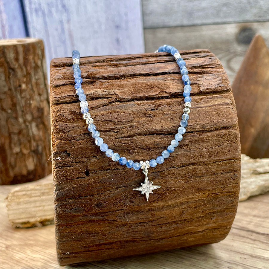 Collier femme NORTH LUST – perles de cyanite facettée et étoile du Nord pavée en argent 925