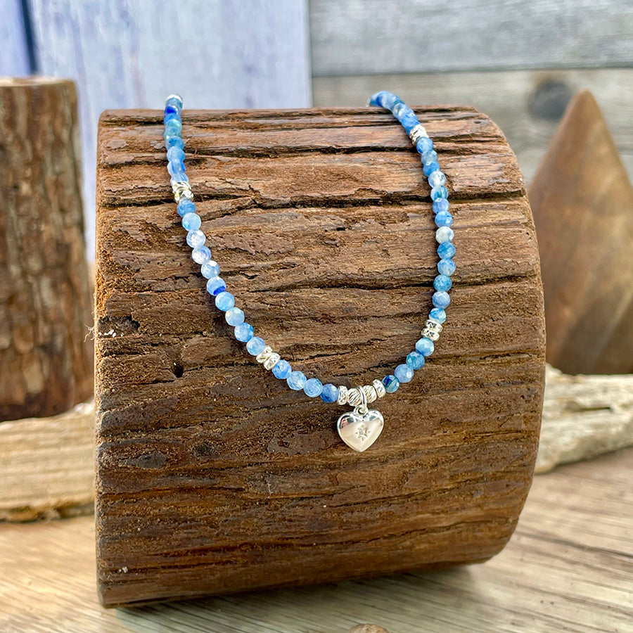 Collier femme STARLIT HEART – perles de cyanite facettée, pendentif cœur étoilé et argent 925