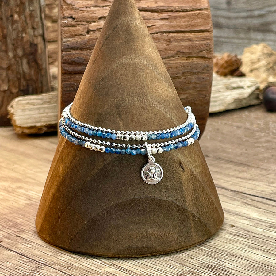 Bracelet femme multi-rang CALL MY ANGEL, BABY – perles de cyanite bleu denim, pendentif ange gardien et argent 925