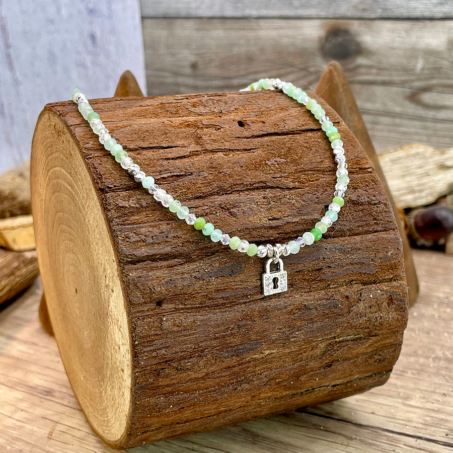 Collier femme LOCK ME FRESH & DIRTY – perles de chrysoprase, pierre de lune, cadenas pavé de zircons et argent 925