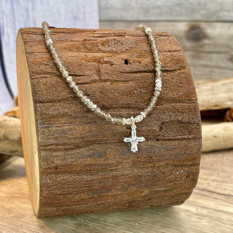 Collier femme FALL FROM GRACE, SISTER! – perles de quartz fumé, croix pavée en zircons façon diamant et argent 925