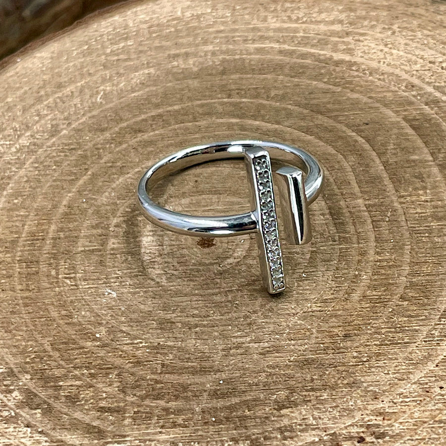 Bague femme TALK LESS, SHINE MORE – anneau ouvert argent 925 barres parallèles dont une pavée de zircons