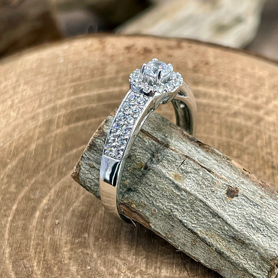 Bague femme TOO SHINY TO BE SINGLE – solitaire halo argent 925 pavé de zircons façon diamant