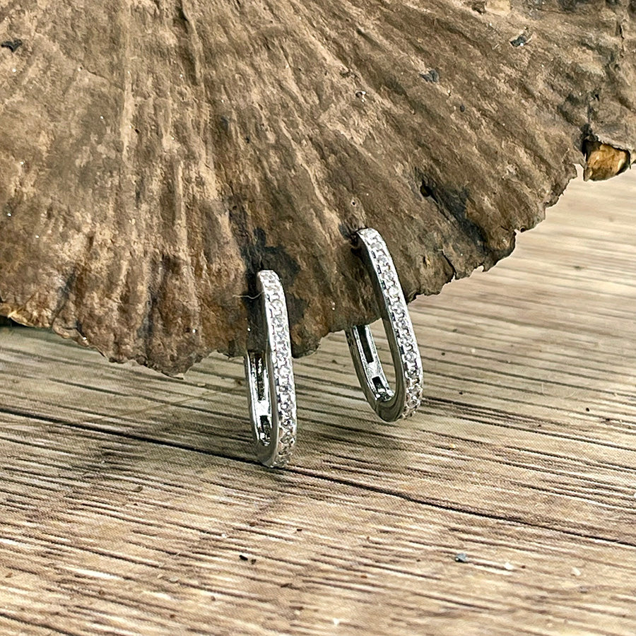 Boucles d’oreilles femme SHARP TALK – créoles ovales 15 mm pavées de zircons façon diamant et argent 925