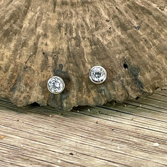 Clous d’oreilles femme SOLITAIRE BUT BOSS – zircons 4, 5 ou 6 mm serti clos et argent 925