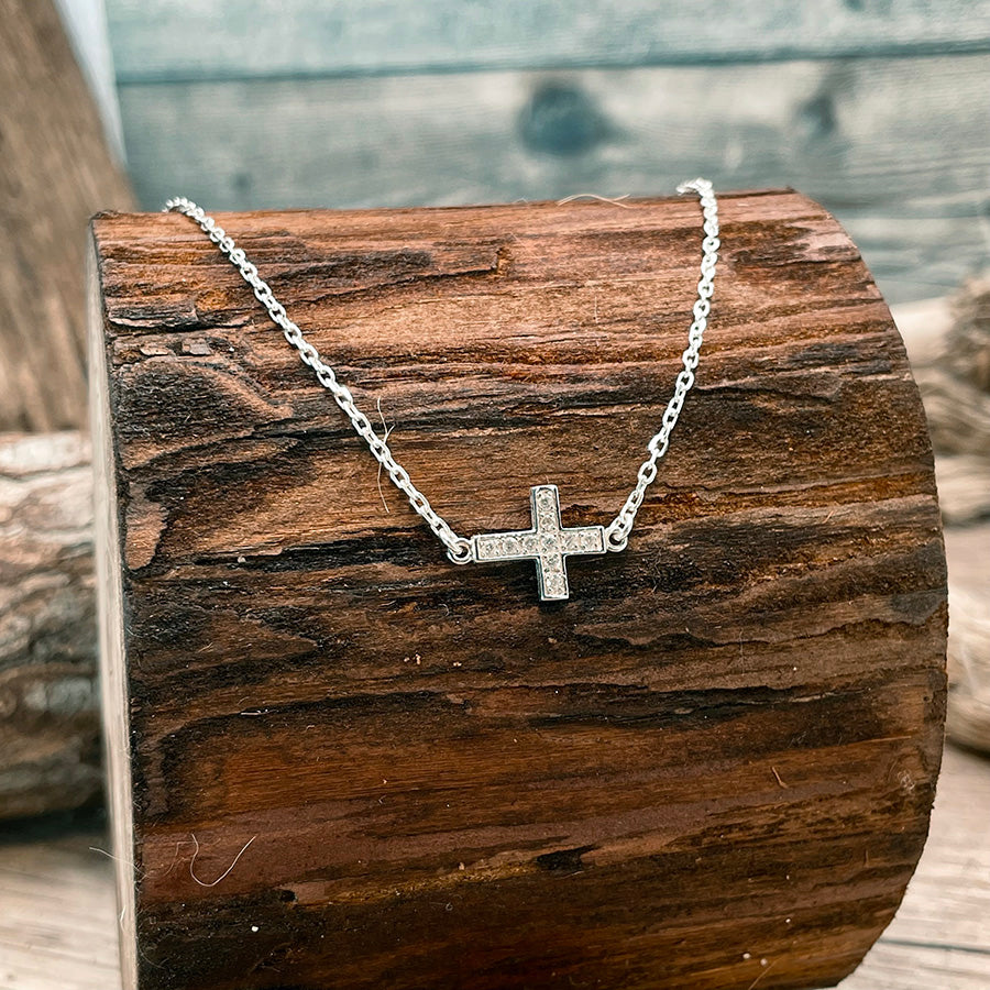 Collier femme SWEAR ON MY SPARKLE – pendentif croix pavée zircons façon diamant et chaîne maille forçat en argent 925