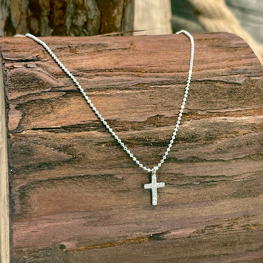 Collier femme TOO MUCH IS NEVER ENOUGH – chaîne boules facettées scintillantes, pendentif croix oversize zircons et argent 925