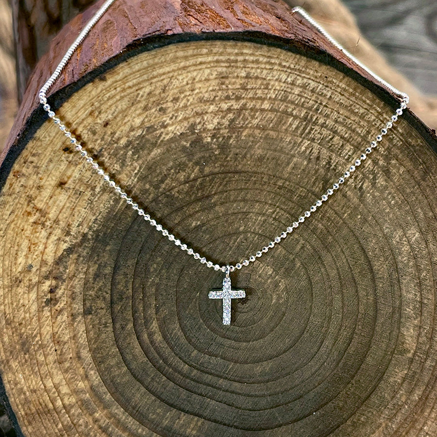 Collier femme TOO MUCH IS NEVER ENOUGH – chaîne boules facettées scintillantes, pendentif croix oversize zircons et argent 925